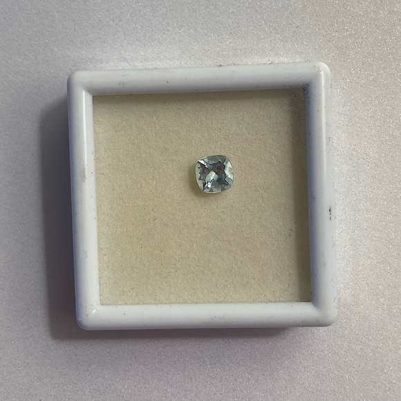 Aquarmarine Round Cut - Picture 2 of 5